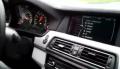 BMW M5 pędzi 300 km/h na niemieckiej autostradzie